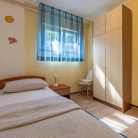 2 Bedroom Awesome In Пазин