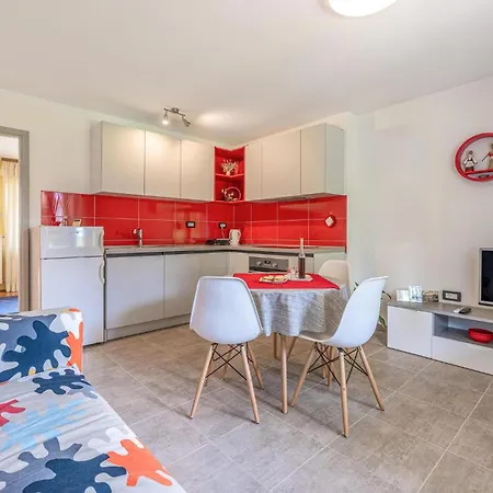 2 Bedroom Awesome In Пазин