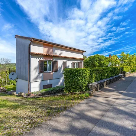 Апартаменты 2 Bedroom Awesome In